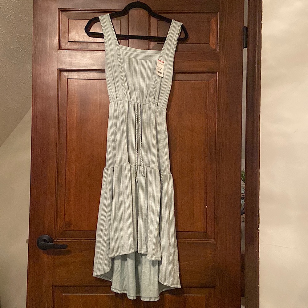 Caution to the wind, summer dress